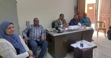 مدير بيطرى الأقصر يجتمع بأطباء إسنا لمناقشة فتح 9 وحدات بيطرية ضمن حياة كريمة