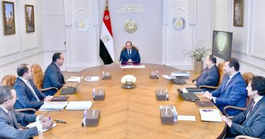 الرئيس السيسى يوجه بتسوية كافة الملفات الضريبية المفتوحة والقديمة خلال العام الحالى.. واستكمال خروج كافة البضائع الواردة إلى الموانئ.. والانتهاء من الإجراءات المرتبطة بحوكمة منظومة الإفراج الجمركى