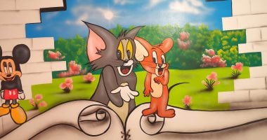 "عمرو" يشارك بموهبته فى رسم جرافيتى لشخصيات كارتونية.. أشهرها "توم وجيري"