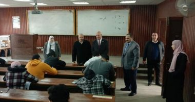 رئيس جامعة بنها يتفقد الامتحانات بكليتى الهندسة والعلوم