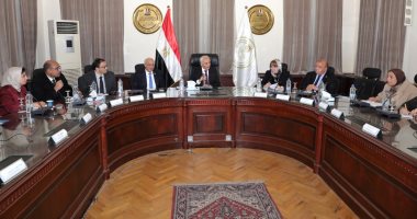 التعليم تناقش تنفيذ توصيات مبادرة "قادرون باختلاف" و101 ألف طالب مدمج
