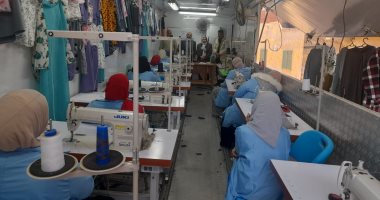 حياة كريمة.. تدريب فتيات الشرقية على مهنة التفصيل والحياكة فى منيا القمح