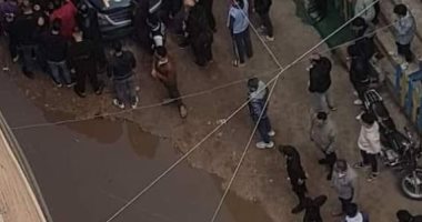 لحظة ضبط الأهالى للمتهم بالتعدي على فتاة بمحيط مبنى أداب المنصورة.. صور