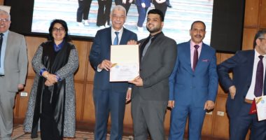 رئيس جامعة المنوفية يكريم الطلاب الوافدين بكلية الطب بالجامعة الدفعة 36