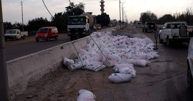 انقلاب سيارة نقل محملة بالدقيق دون وقوع إصابات بالغربية