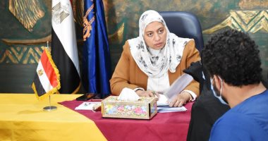  تلبية مطالب 35 مواطنا بأسوان فى لقاء جماهيرى لنائبة المحافظ