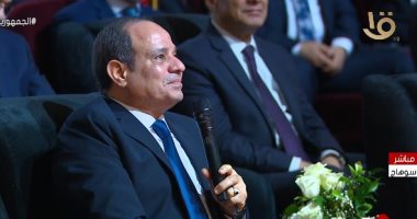 الرئيس السيسي يداعب صاحب مصنع بسوهاج: مكسبك كام عشان ابعتلك وزير المالية
