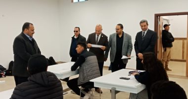 رئيس جامعة بنها الأهلية يترأس اجتماع اللجنة المكلفة بتسيير أعمال الجامعة