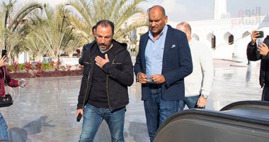 طارق لطفى يتلقى عزاء والدته بمسجد الشرطة بالتجمع الأول.. اليوم