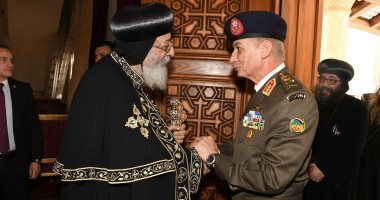 وزير الدفاع يهنئ البابا تواضروس الثانى بمناسبة عيد الميلاد المجيد