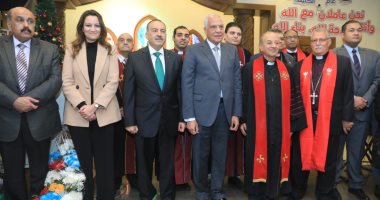 محافظ الجيزة يزور الكنيسة الإنجيلية للتهنئة بعيد الميلاد المجيد