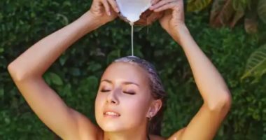 وصفات طبيعية لتطويل الشعر بحليب جوز الهند.. "وهتخليه حرير"