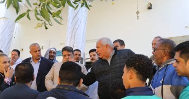 محافظ الوادى الجديد يوجه بالقضاء على ظاهرة نبّاشى القمامة بالمحافظة