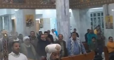 أسقف الوادي الجديد يترأس صلوات القداس بكنيسة العذراء مريم بالخارجة.. صور