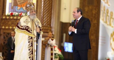 مصر تحتفل بميلاد السيد المسيح.. البابا تواضروس يوجه الشكر للرئيس السيسى.. ويؤكد: مؤسس الجمهورية الجديدة.. يحرص على طمأنة المصريين فى أى أزمة.. وكبار مسئولى الدولة يبادرون بتقديم التهنئة