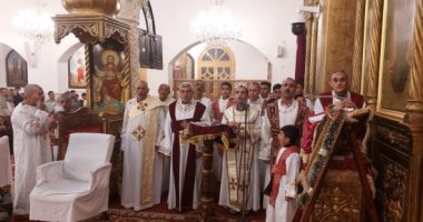قداس عيد الميلاد بكنيسة العذراء مريم جنوب الأقصر وسط أجواء احتفالية.. صور