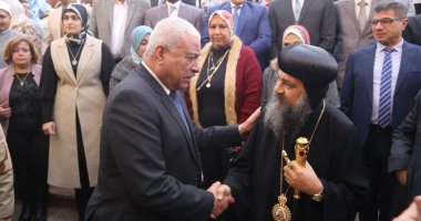 محافظ السويس والأهالى يهنئون الأقباط بكنيسة مارجرجس بمناسبة عيد الميلاد