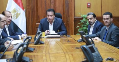 وزير الصحة يرأس غرفة الأزمات والطوارئ لمتابعة تأمين احتفالات أعياد الميلاد