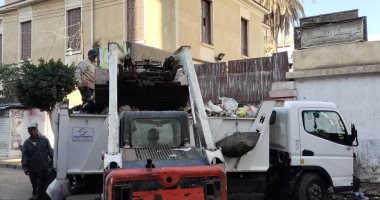 محافظ الدقهلية: رفع 298 طن قمامة و40 طن أتربة من طرق وميادين المنصورة