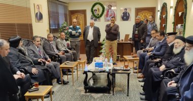 محافظ الغربية يقدم التهنئة للأقباط بعيد الميلاد المجيد في المحلة.. صور
