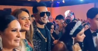 محمد رمضان يشعل أجواء حفل زفاف ابنة أخت شريهان بحضور زينة.. فيديو