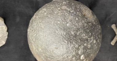 روسيا: العثور على قذيفة مدفع مستديرة تعود لحرب 1812 مع جيش نابليون
