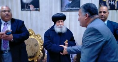 وكيل صحة سوهاج يزور الكنائس لتقديم التهنئة بعيد الميلاد المجيد.. صور