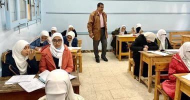 الوكيل الثقافى لأزهر الإسكندرية يتفقد امتحانات النقل بالمرحلة الثانوية
