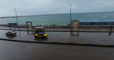 خفوت ضوء النهار وهطول أمطار غزيرة على الإسكندرية فى أول أيام طوبة.. صور 