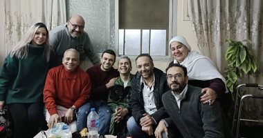 زيارة أطفال الزمن الجميل للفنان عمرو محمد على "شقشق" صديق الفن والطفولة.. صور