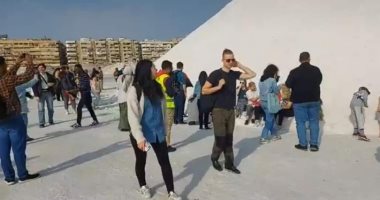 جولة سياحية لطاقم أكبر مكتبة عائمة بالعالم في معالم بورسعيد.. صور