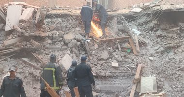 استمرار البحث عن ناجين بعد اتصال سيدة تليفونيا من تحت أنقاض منزل أسيوط المنهار  