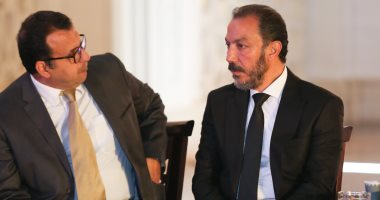 وصول طارق لطفى لتلقى العزاء فى وفاة والدته 