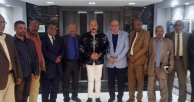 نقابة معلمي أسوان تهنئ أشرف عطية لحصوله على جائزة أفضل محافظ عربى