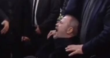 جورج وسوف يقبل تابوت نجله فى مشهد مؤثر خلال الجنازة.. فيديو وصور
