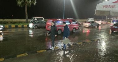 لا تستخدم الموبايل وتصور البرق.. نصايح عاجلة من الأرصاد للمواطنين بسبب الأمطار