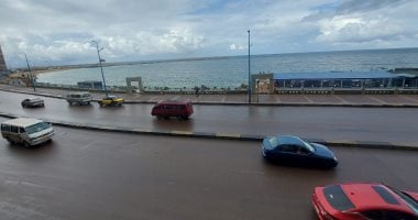 أول أيام شهر طوبة بالإسكندرية.. أمطار غزيرة تتزامن مع نوة "عيد الميلاد".. المحافظ يرفع حالة الطوارئ.. الصرف الصحى تنشر 105 سيارات شفط فى البؤر الساخنة لتصريف المياه.. صور