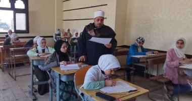 وكيل أزهر الشرقية يتفقد لجان امتحانات الصفين الأول والثاني الثانوي 