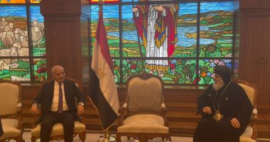 وزير التعليم يهنئ الأخوة المسيحيين بعيد الميلاد المجيد داخل الكاتدرائية.. صور