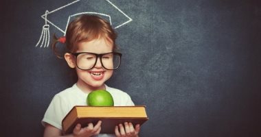 لو هياخد كورسات فى الإجازة.. كيف أختار معلمًا خاصًا مناسبًا لطفلي؟