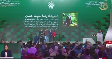 الرئيس السيسي يكرم شخصيات مؤثرة فى العمل الأهلى والتنموى.. صور