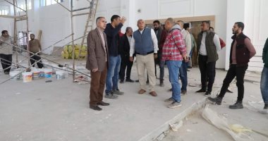 محافظ الوادى الجديد يوجه بإنشاء مضمار للهجن بالخارجة ويتفقد المجمع المميكن