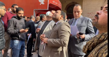 فريق النيابة الإدارية بأسيوط يعاين عقار أسيوط المنهار بحى غرب