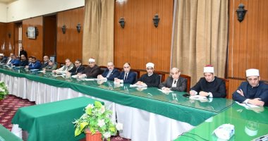 وزير الأوقاف يناقش مع قيادات الوزارة خطة العمل خلال المرحلة الراهنة