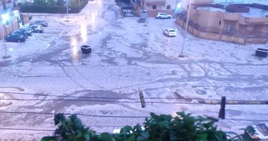 شفط مياه الأمطار المتراكمة بمدينة العاشر من رمضان فى الشرقية.. صور