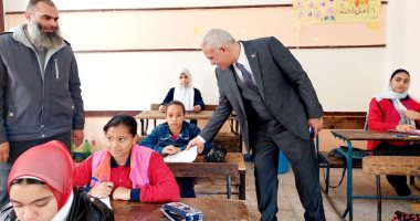 مدير تعليم القاهرة يتفقد امتحانات النقل ويشدد على إجراءات الوقاية.. صور