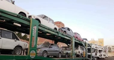 البحر الأحمر على طريق "الطاقة النظيفة".. تسليم 100 سيارة خلال النصف الثانى من العام الماضى ضمن مبادرة الرئيس لإحلال المركبات.. مدير ساحة تخريد بالغردقة: تسليم السيارة بعد التقديم على الموقع الإلكتروني.. صور
