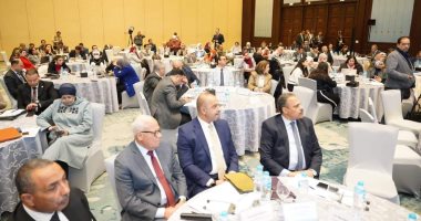 محافظ بورسعيد يشارك فى ورشة عمل "توطين  التنمية المستدامة"