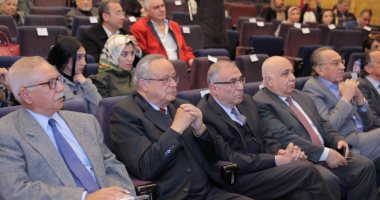  مكتبة الإسكندرية تناقش علاقة الفن بالسياسة.. أشرف ذكى: عندما يغيب الفن تتأثر السياسة ومسلسل الاختيار خلق حالة من الانتماء.. مدير المكتبة: الفن حائط صد لكل أشكال التطرف.. صور