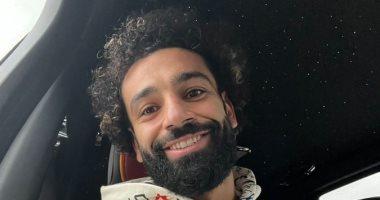 محمد صلاح ينشر صورة جديدة من داخل سيارته